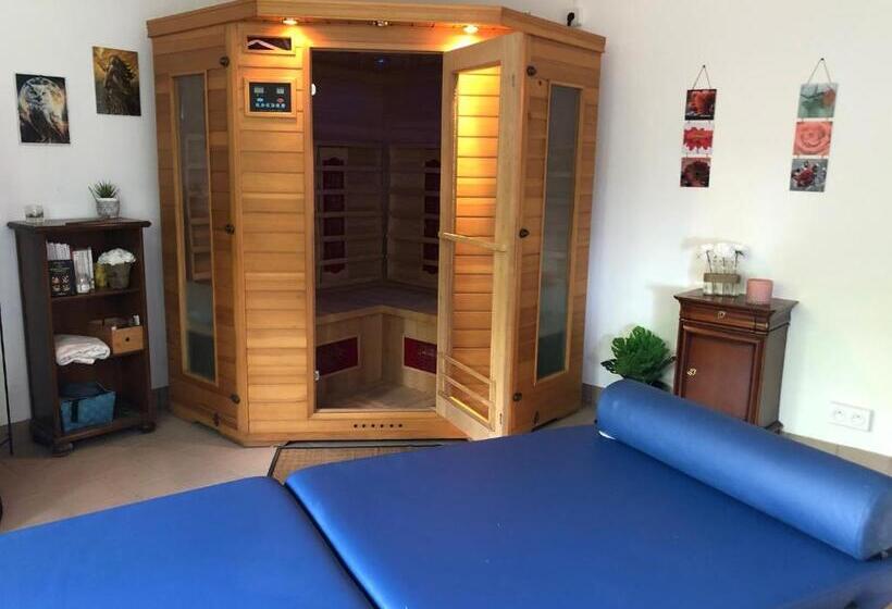 Номер Стандарт, Chambres Au Chateau Saint Geoire
