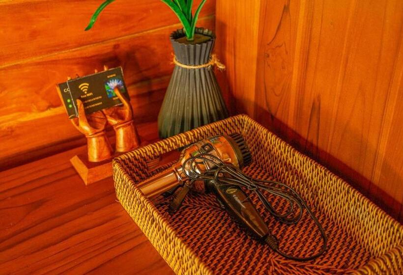 Вилла с 1 спальней и бассейном, Ngesil Private Joglo & Pool