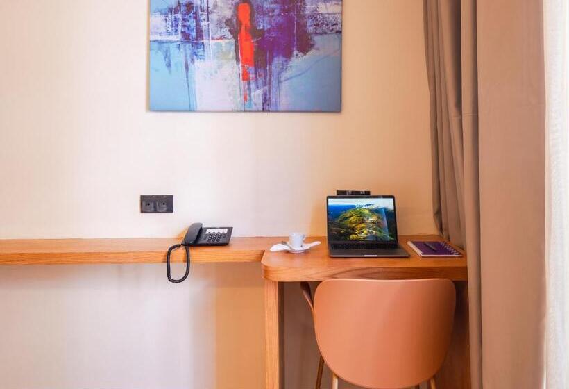 标准间带阳台, Unico Hotel Maarif