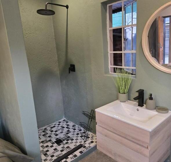 Номер Стандарт, The Blue Shutter Guest House