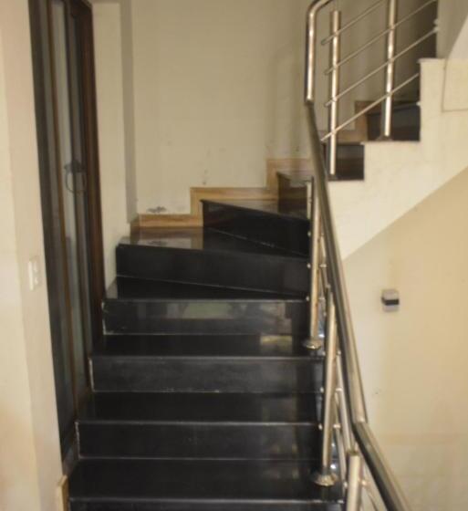 اتاق اکونومی, Ukasha Guest House