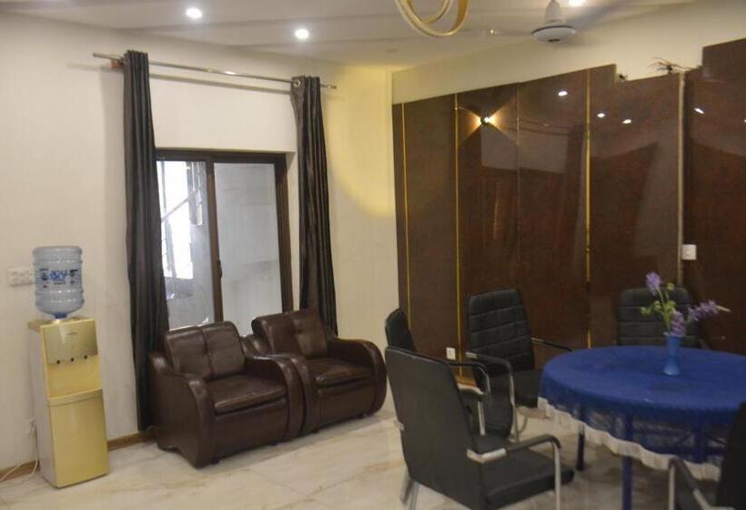 آپارتمان 3 خوابه, Ukasha Guest House