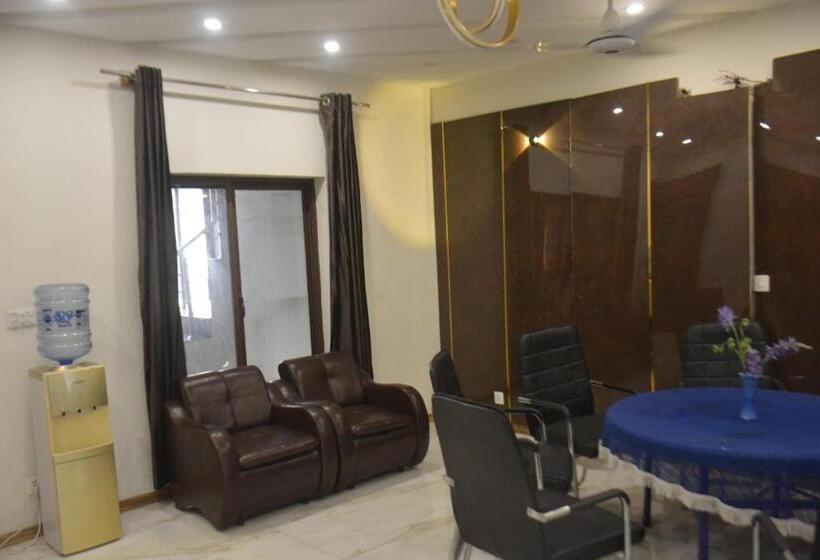 خانه 1 خوابه, Ukasha Guest House