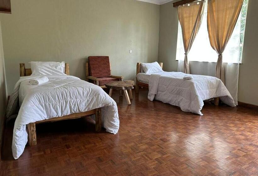Quarto Deluxe, Mwanana Hostels And Homes