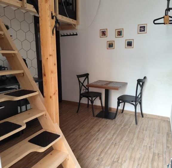 Номер Стандарт, Vicolo Stretto