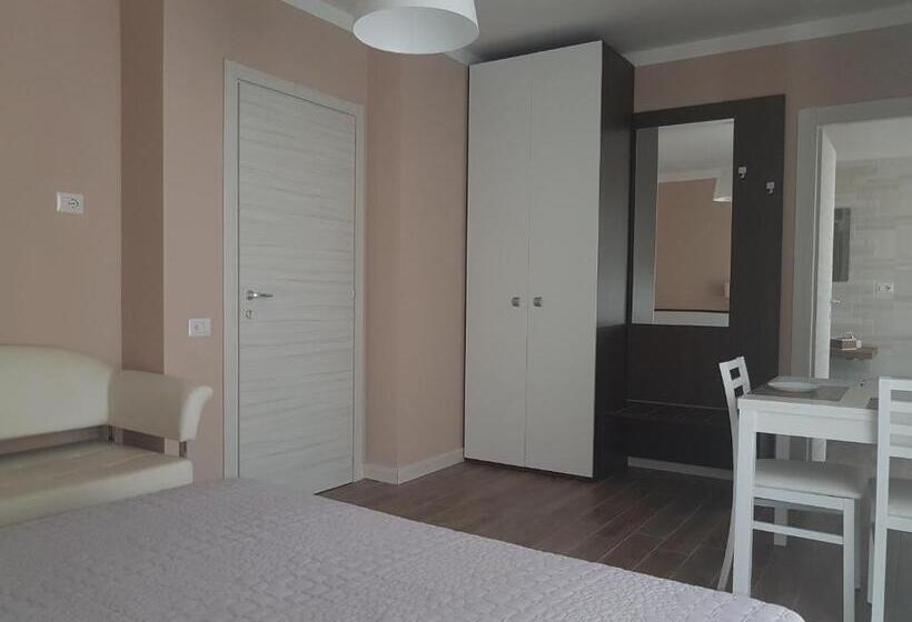 חדר סטנדרט לשלושה עם טרסה, Palazzo Ducale