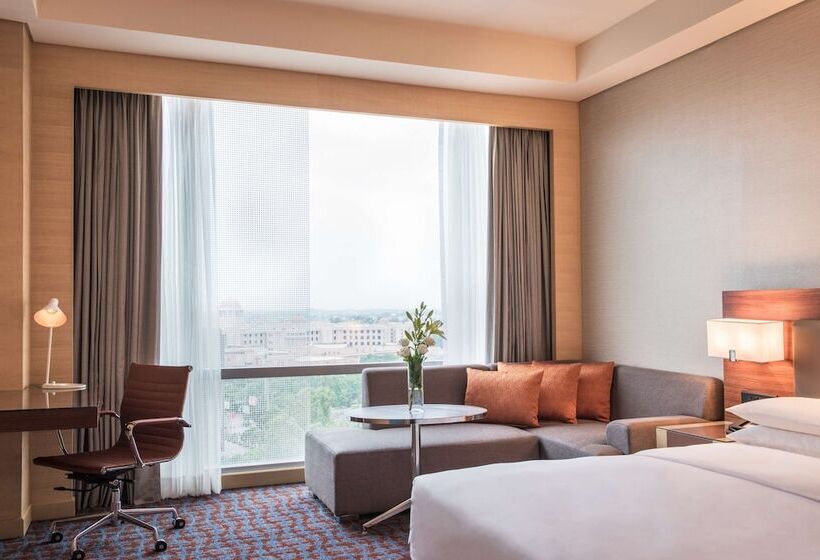 스탠다드 룸 풀장 전망, Hyatt Regency Lucknow Gomti Nagar