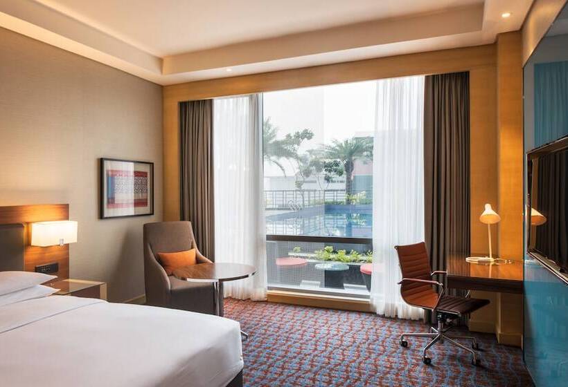 Medencére Néző Standard Szoba, Hyatt Regency Lucknow Gomti Nagar