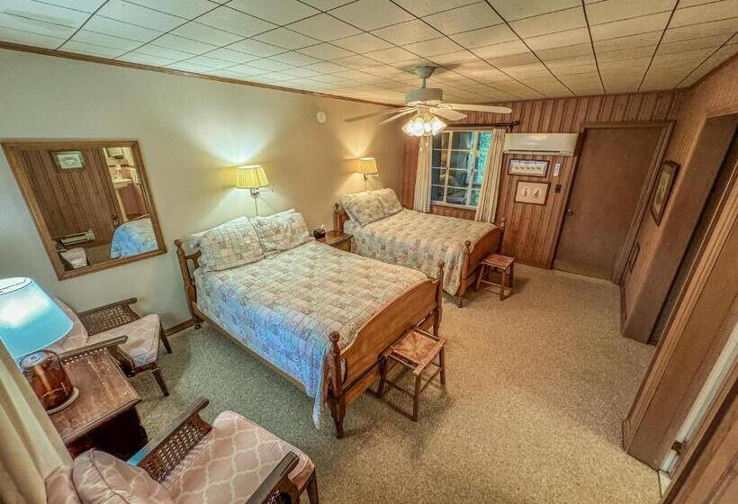 Номер Deluxe с Балконом, Hemlock Inn
