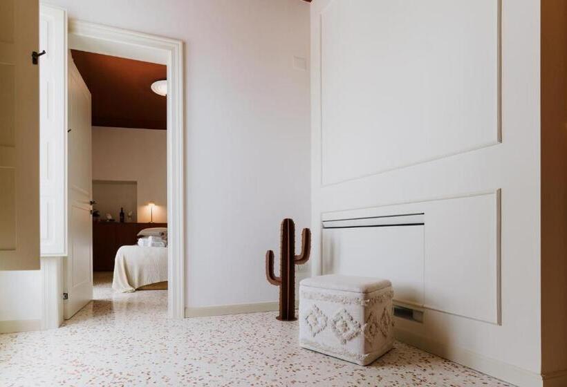 Номер Deluxe с Балконом, Palazzo D Azeglio