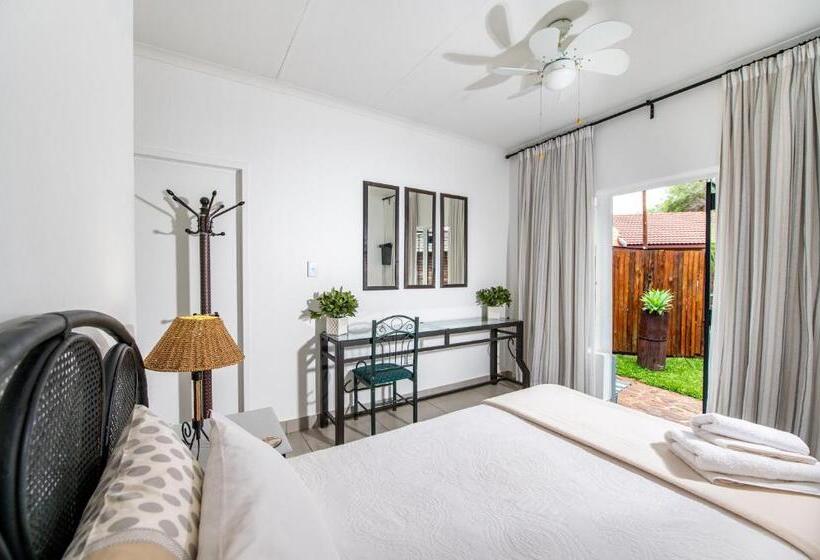 Номер Стандарт, Interlude Guest House