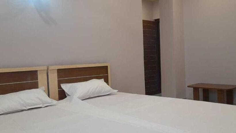 Трехместный Номер Классика, Oyo Hotel Sanjiban