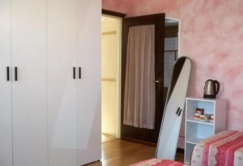 غرفة قياسية ثلاثية, B&b Dei Laghi