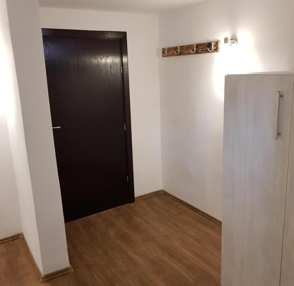 스탠다드 트리픔 룸 공동욕실, Casa Adiță