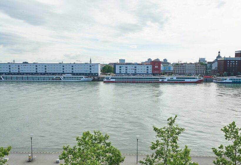 标准间带双人床, Moxy Ludwigshafen