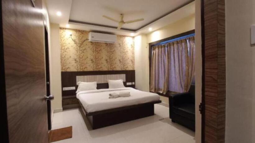 Номер Superior Кровать Кинг, Home Town Puri Near Temple & Golden Beach  Lift  Wifi With Restaurant Facilities  By Morservices