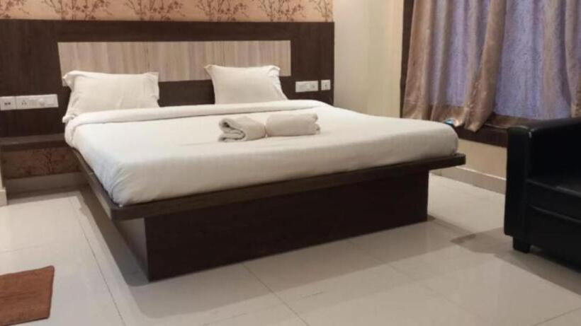 Номер Superior Кровать Кинг, Home Town Puri Near Temple & Golden Beach  Lift  Wifi With Restaurant Facilities  By Morservices