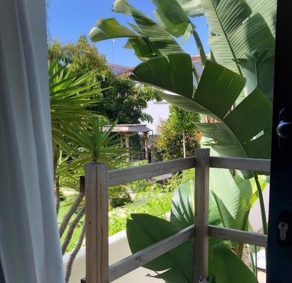Quarto Estandar com Terraço, One Thousand Waves