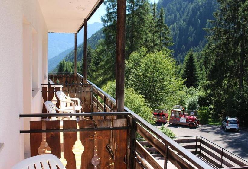 غرفة قياسية ثلاثية, Albergo Scoiattolo