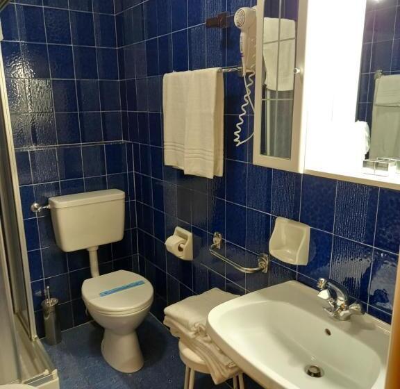 غرفة قياسية رباعية, Albergo Scoiattolo