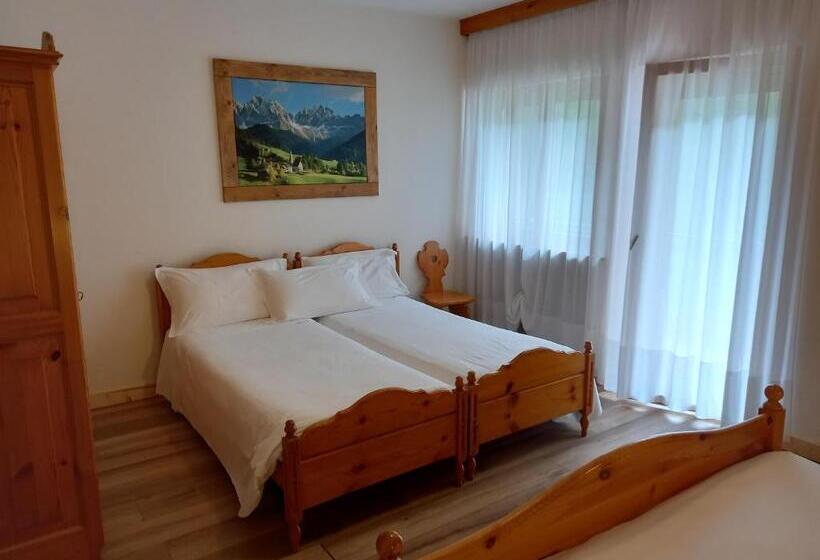 غرفة قياسية رباعية, Albergo Scoiattolo