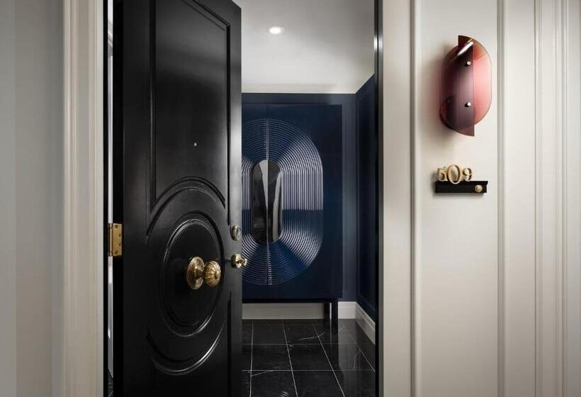 اتاق استاندارد با تخت بزرگ برای معلولان, Bisha Hotel Toronto