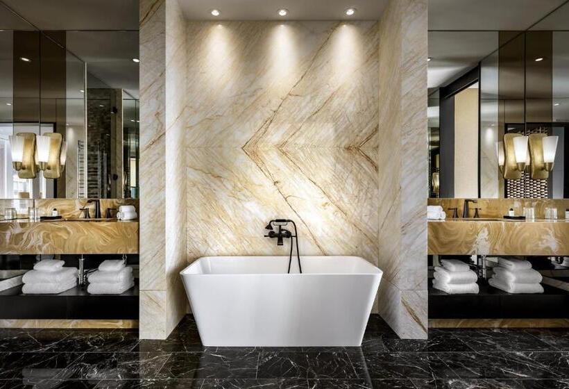 سوئیت با تخت بزرگ, Bisha Hotel Toronto