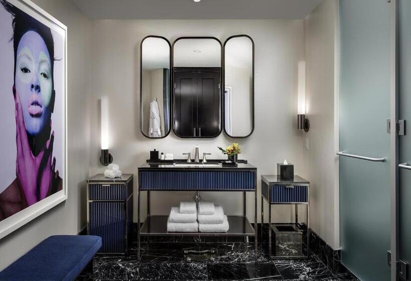 اتاق استاندارد سه نفره, Bisha Hotel Toronto