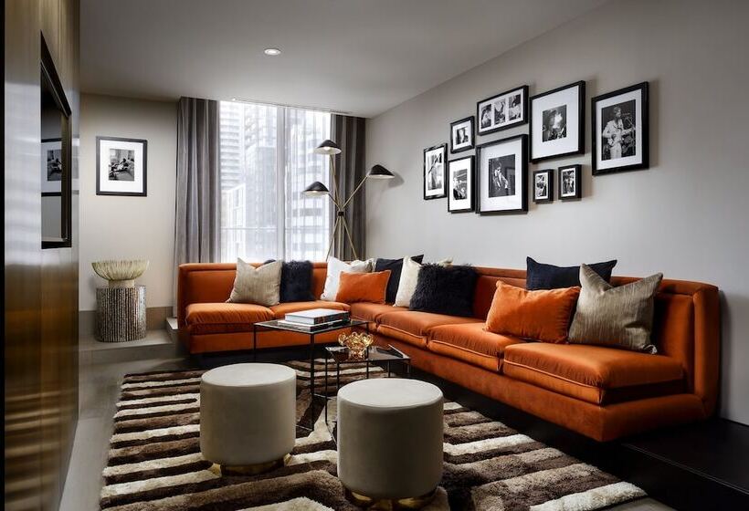 سوییت, Bisha Hotel Toronto
