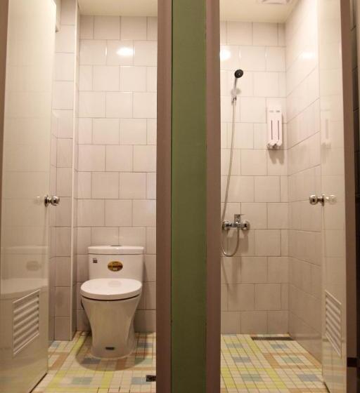 اتاق استاندارد چهار تخته, Tourist Bunny Hostel