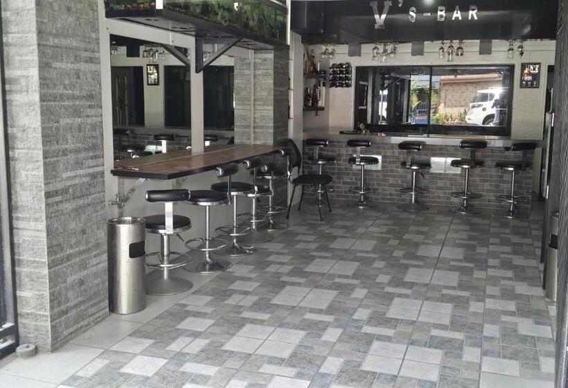 غرفة أساسية, Ervoruto Hostel Makati