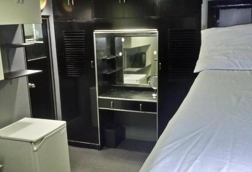 标准工作室, Ervoruto Hostel Makati