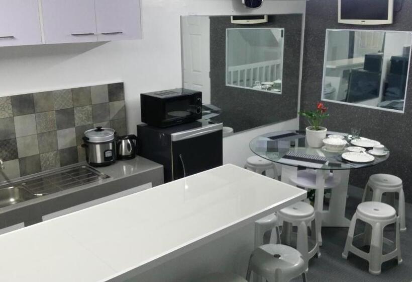 غرفة قياسية رباعية, Ervoruto Hostel Makati