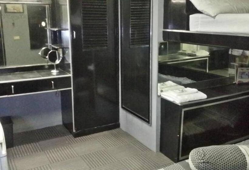 标准工作室, Ervoruto Hostel Makati