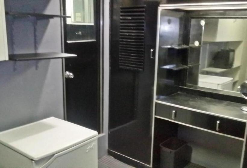 标准工作室, Ervoruto Hostel Makati