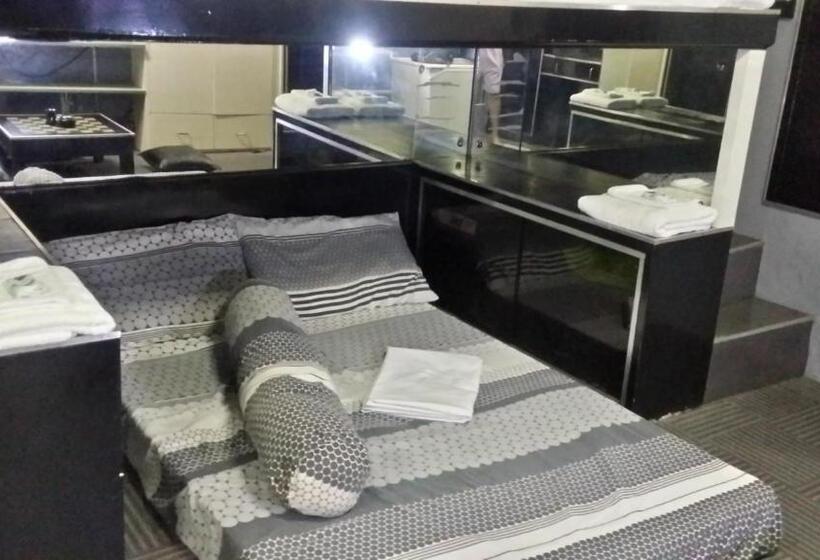 إستوديو قياسى, Ervoruto Hostel Makati