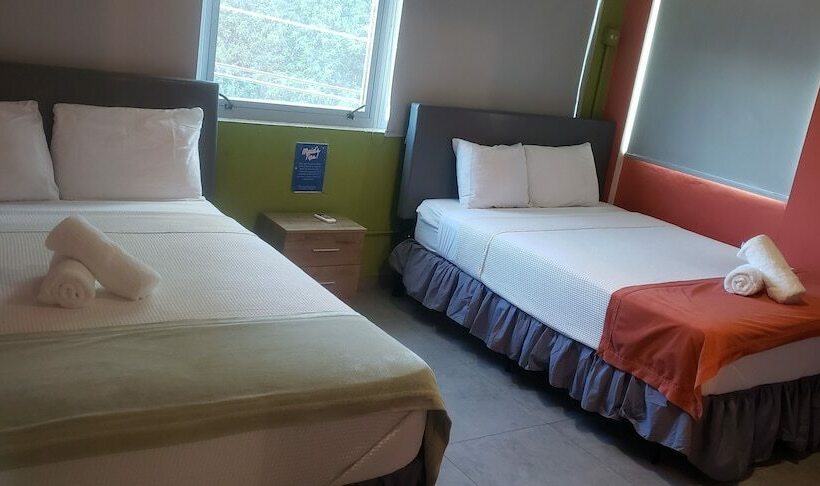 اتاق لوکس, Conturce Hostel