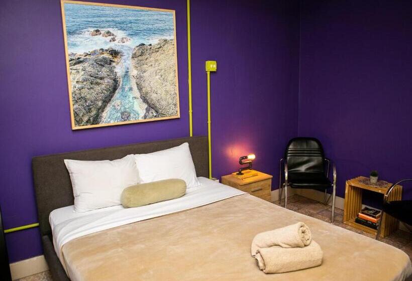 اتاق لوکس, Conturce Hostel