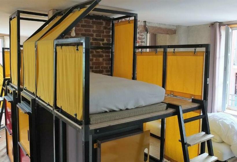 Кровать в Общей Комнате, La Maison Rouge   Backpacker Hostel