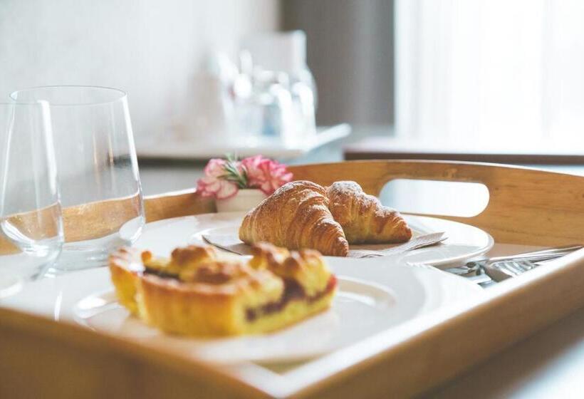Полулюкс с Балконом, Relais Villa Del Borgo