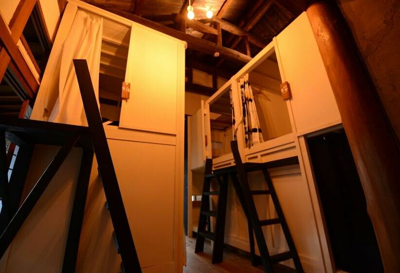 Кровать в Общей Комнате, Taketa Ekimae Hostel Cue