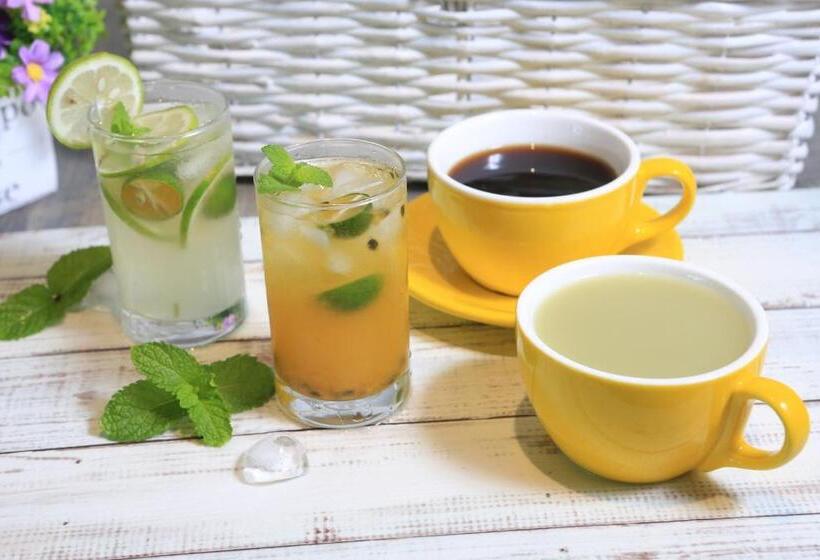 اتاق لوکس با بالکن, Early Summer