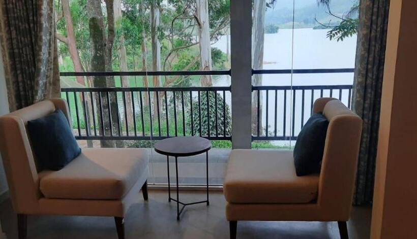 Standard Bungalow 2 Bedrooms 2 Bedrooms Lake View, The Farm Resorts
