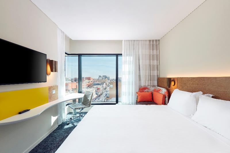 디럭스 룸 킹사이즈 침대, Holiday Inn Express Adelaide City Centre, An Ihg