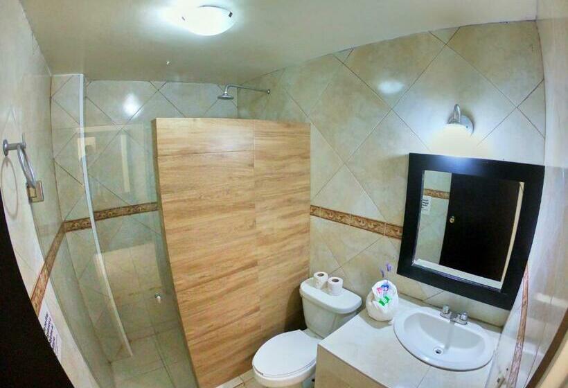 חדר דחוקס עם מיטת קינג, Del Alba Inn & Suites