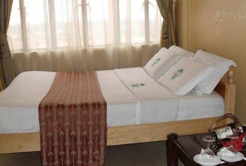 اتاق استاندارد, Batian Grand