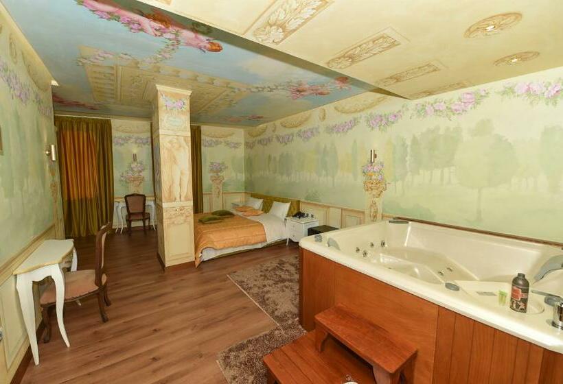 디럭스 스위트 킹 침대, Golden Ring Resort