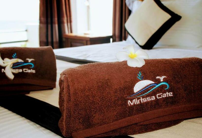 اتاق لوکس با بالکن و چشم‌انداز دریا, Mirissa Gate Resort