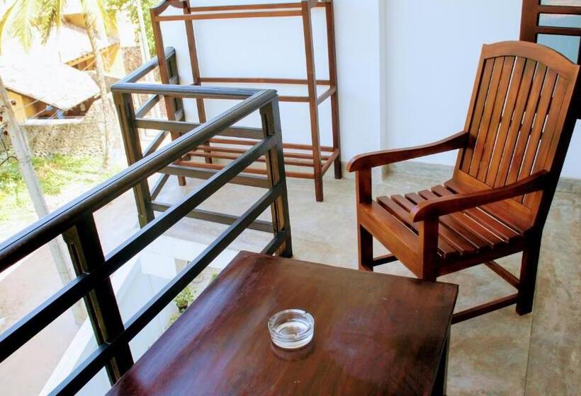 اتاق سوپریور با چشم‌انداز جانبی دریا, Mirissa Gate Resort