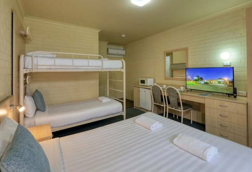 Семейный Номер, Junee Motor Inn